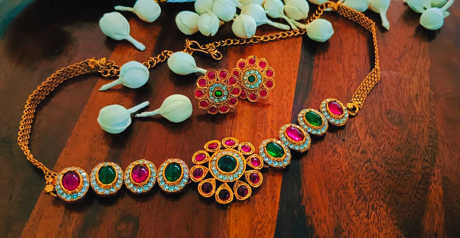 Floral & Oval pattern Chokker