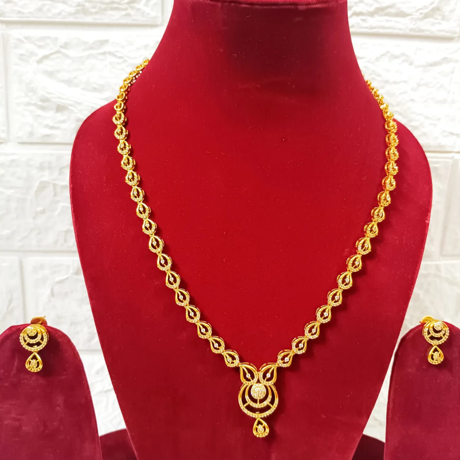 Royal Radiance Gold-Finish Pendant AD Haram Set